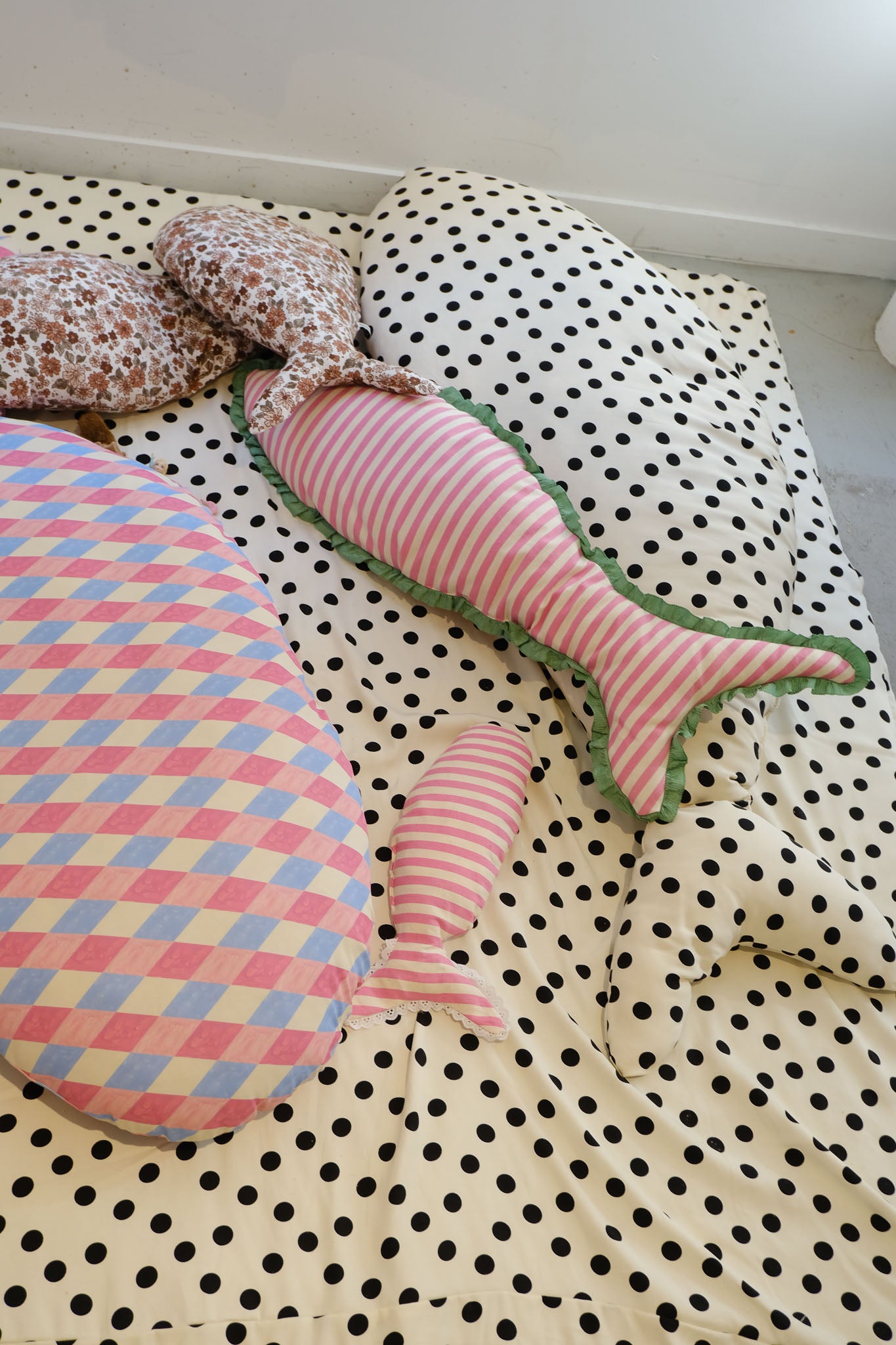 FISH PILLOW PINK & GREEN