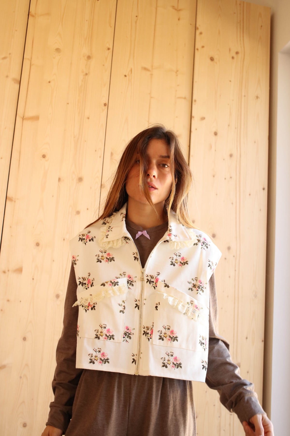 LEO DENIM VEST FLORAL