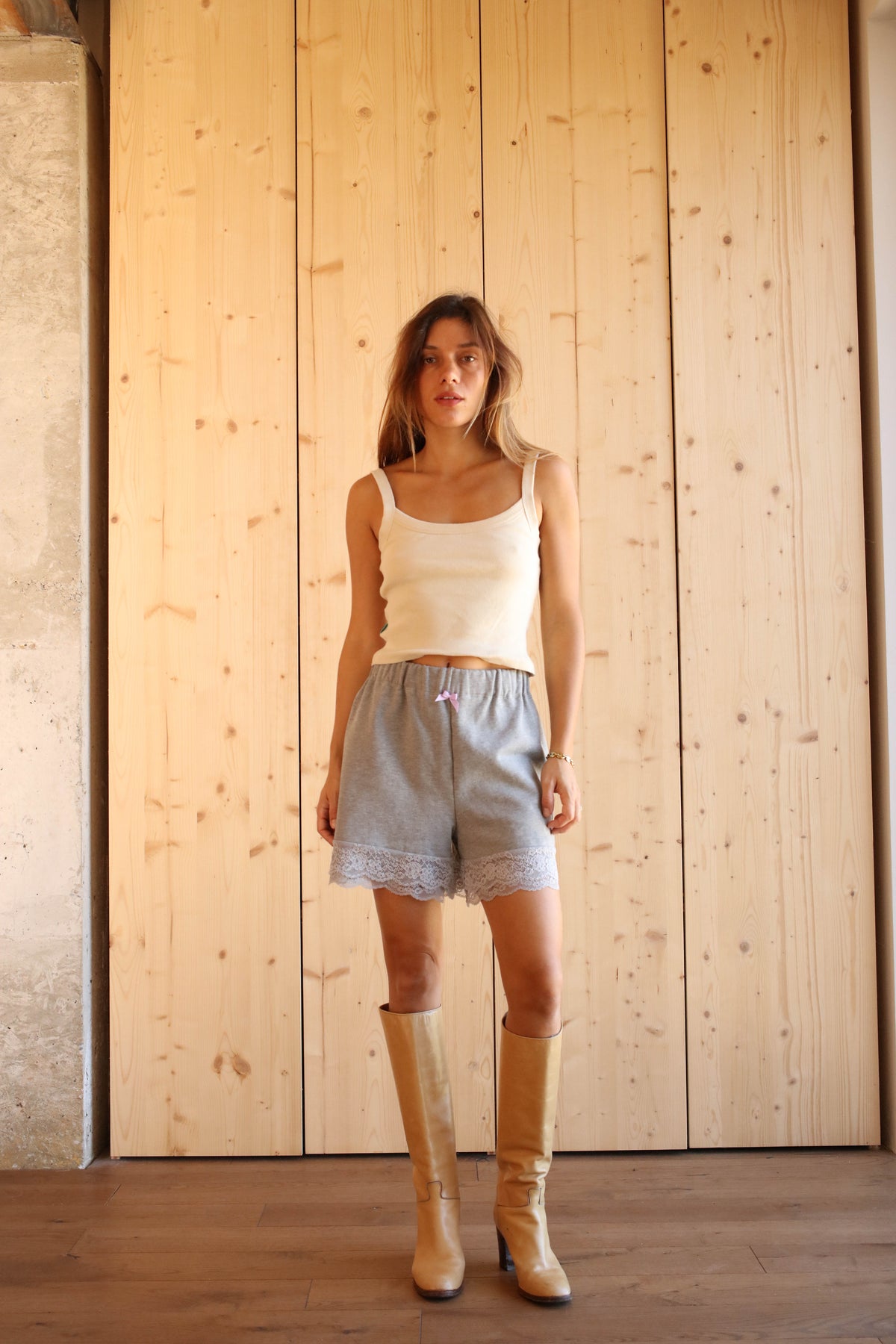 DELPHINE SHORT GREY LACE