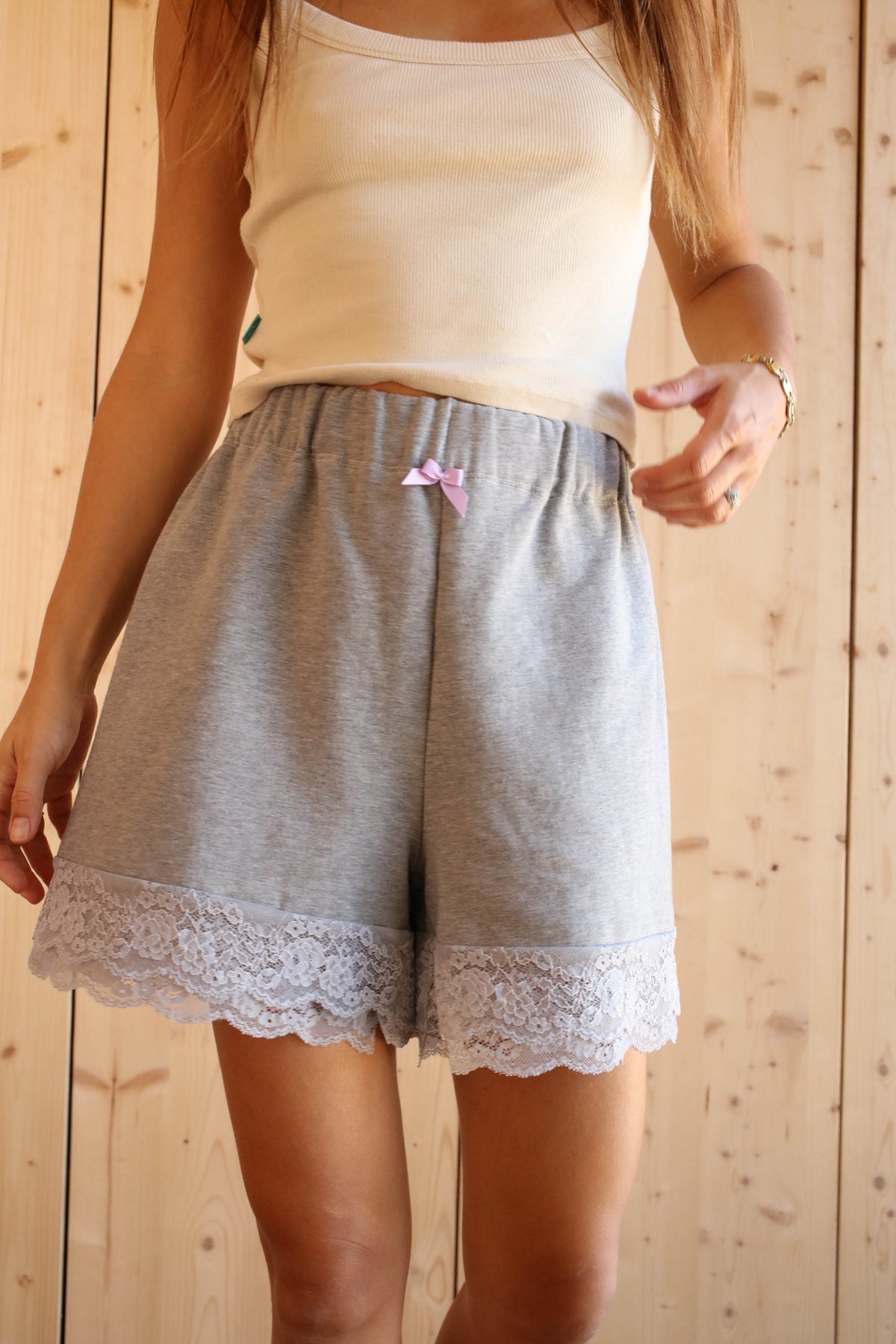 DELPHINE SHORT GREY LACE