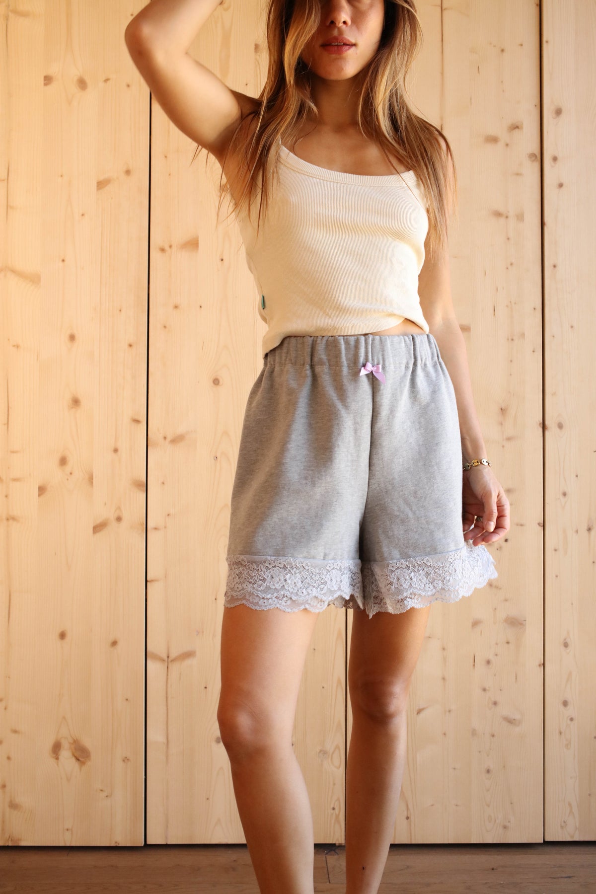DELPHINE SHORT GREY LACE