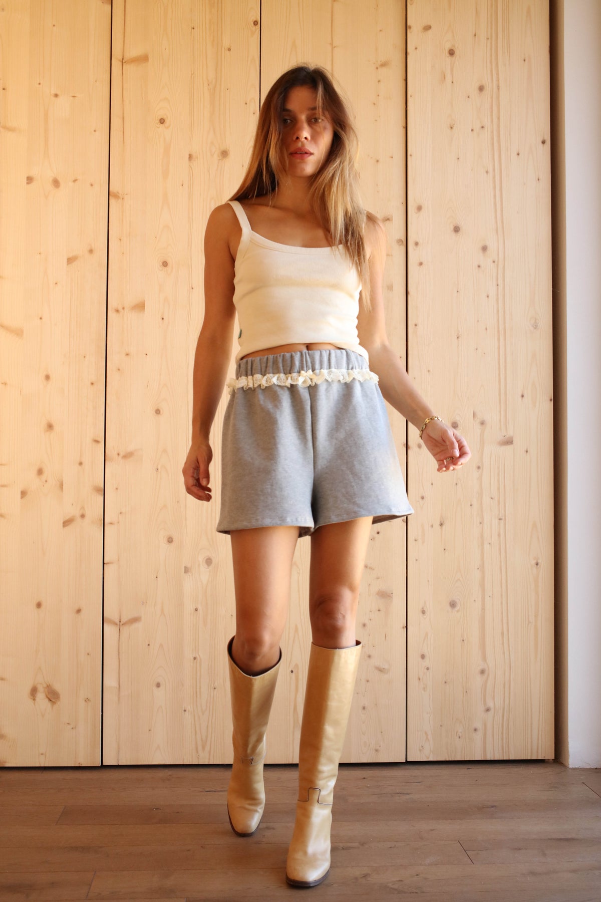 DAPHNEE SHORT WHITE LACE
