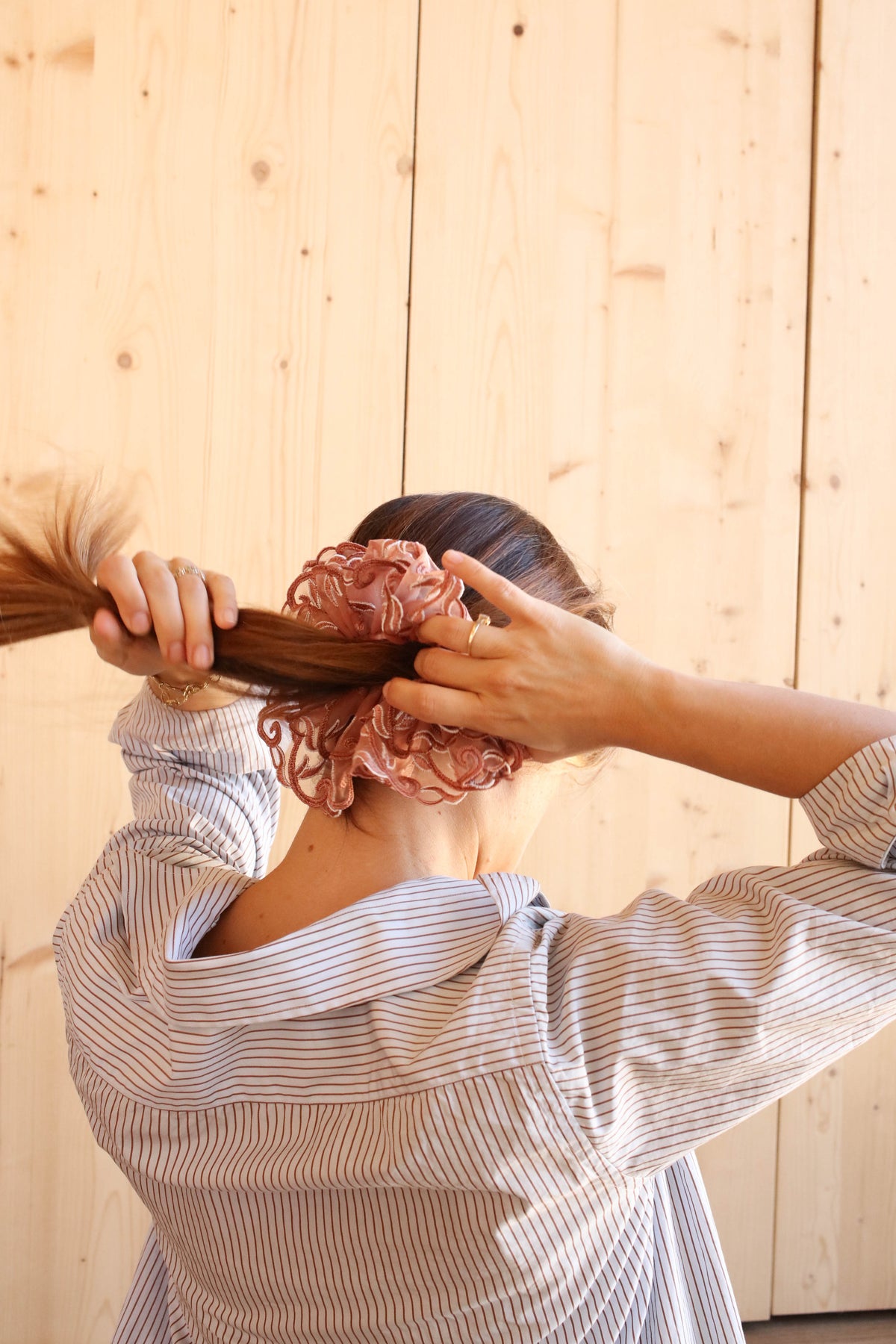 LACE SCRUNCHIE