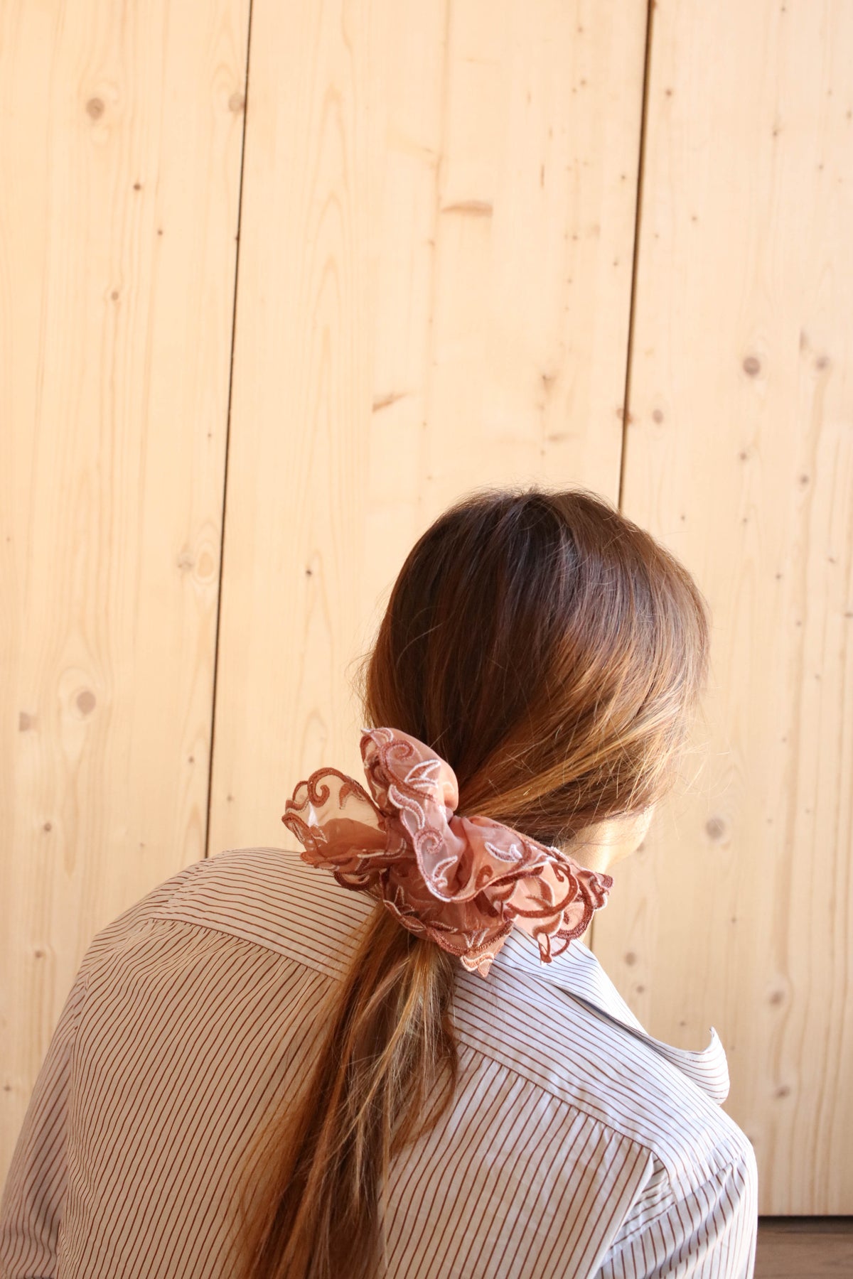 LACE SCRUNCHIE