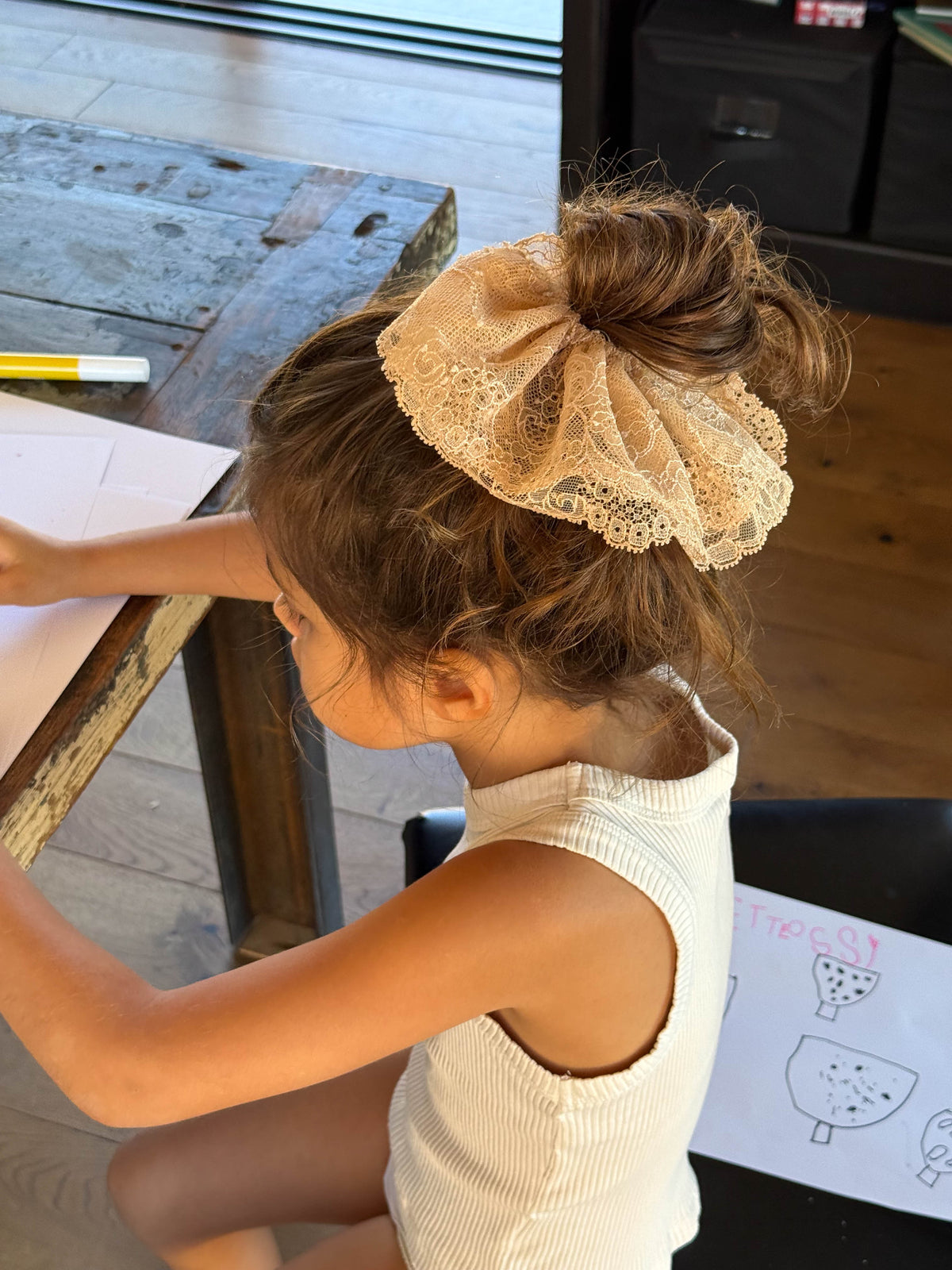 LACE SCRUNCHIE