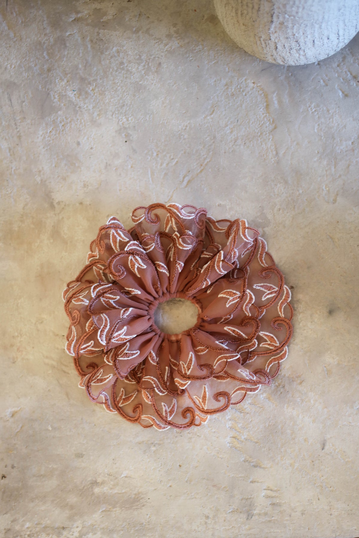 LACE SCRUNCHIE