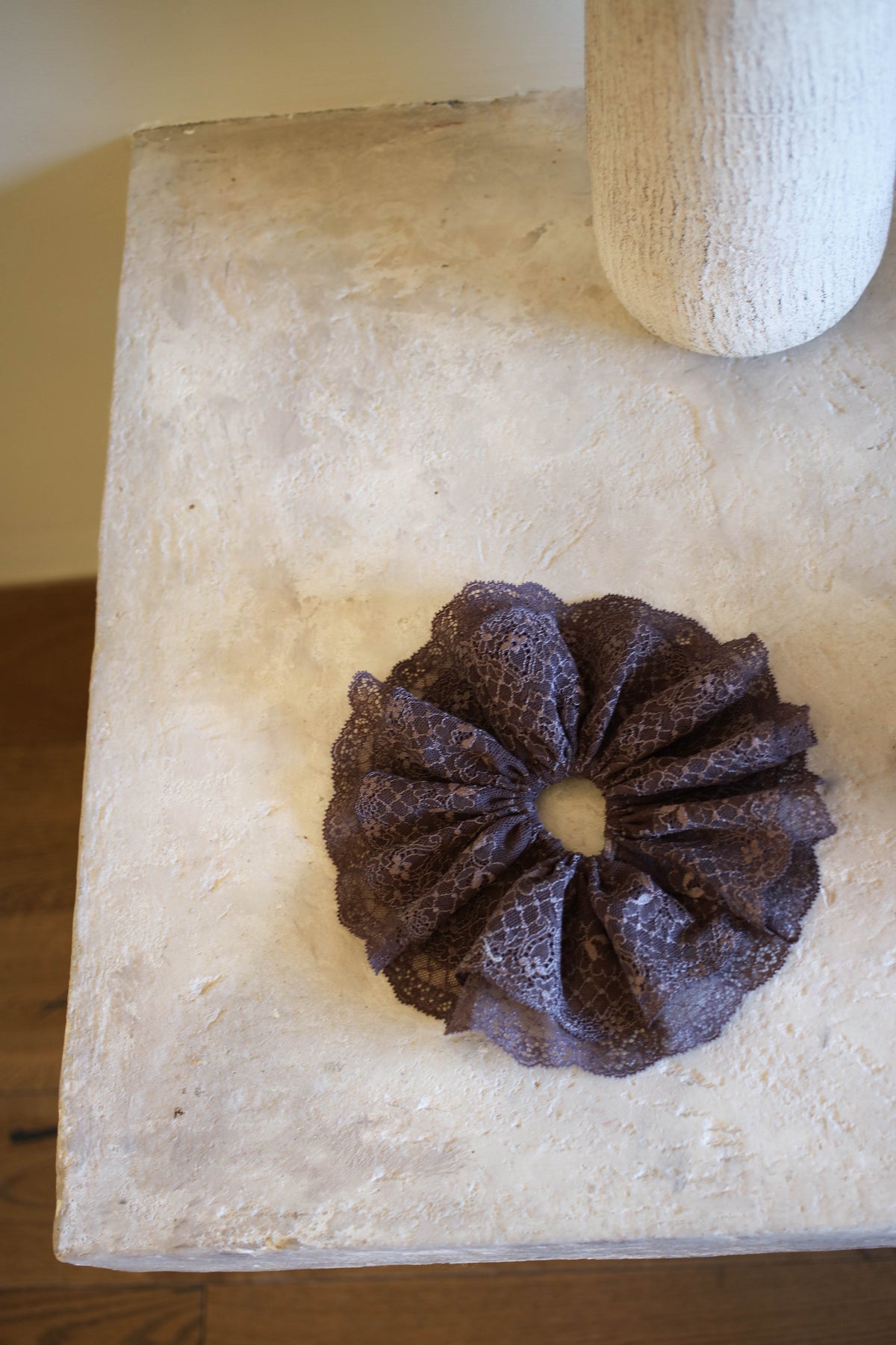 LACE SCRUNCHIE