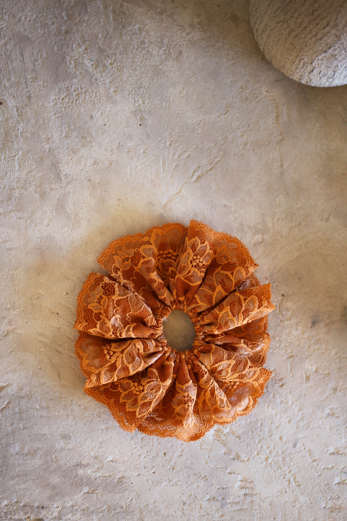 LACE SCRUNCHIE