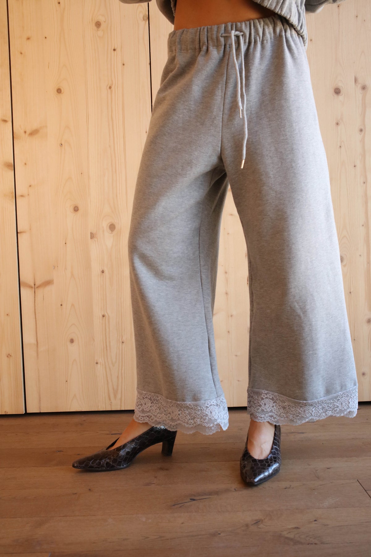 CAROLINE PANTS GREY LACE
