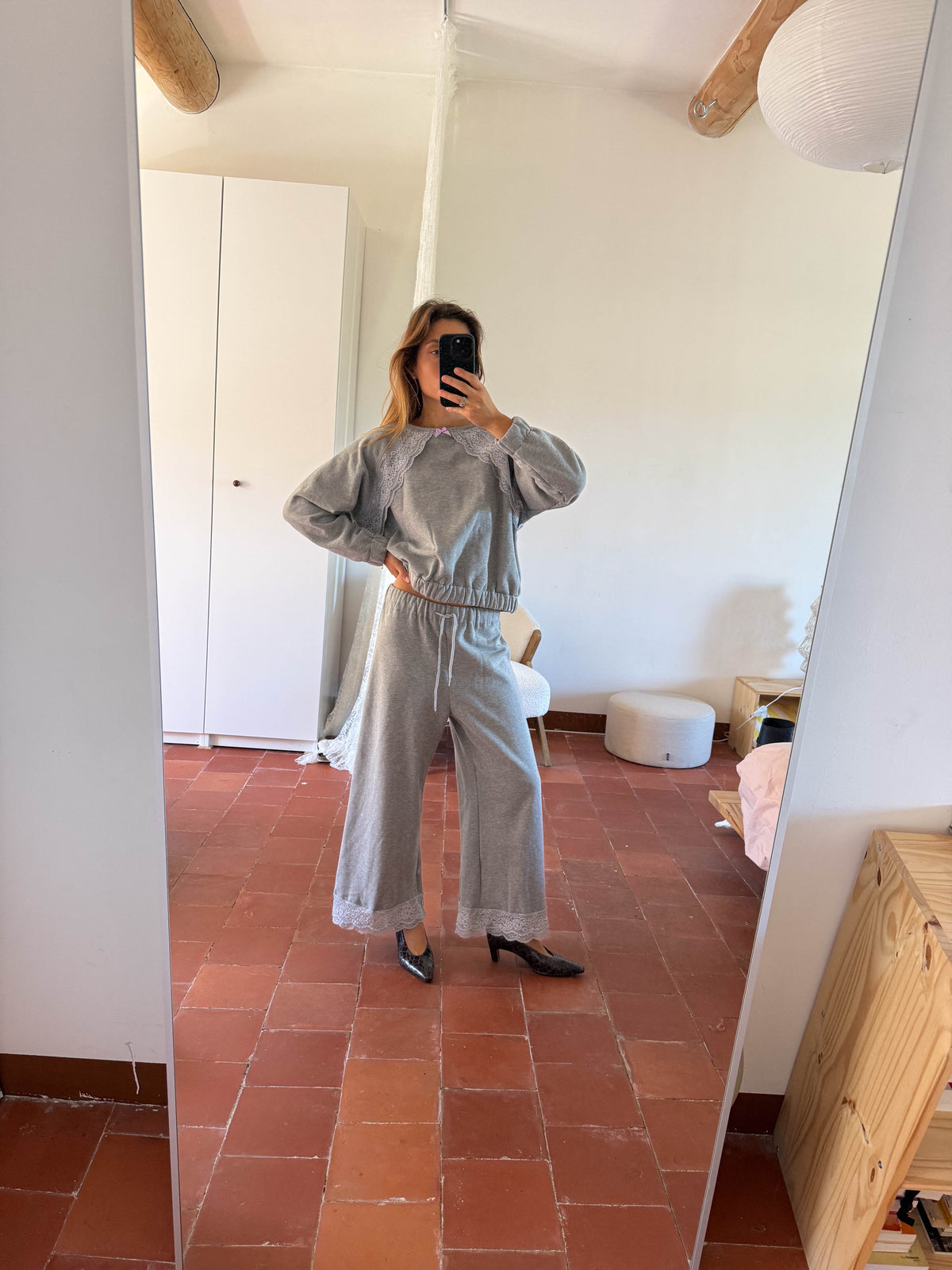 CARLA SWEAT GREY LACE