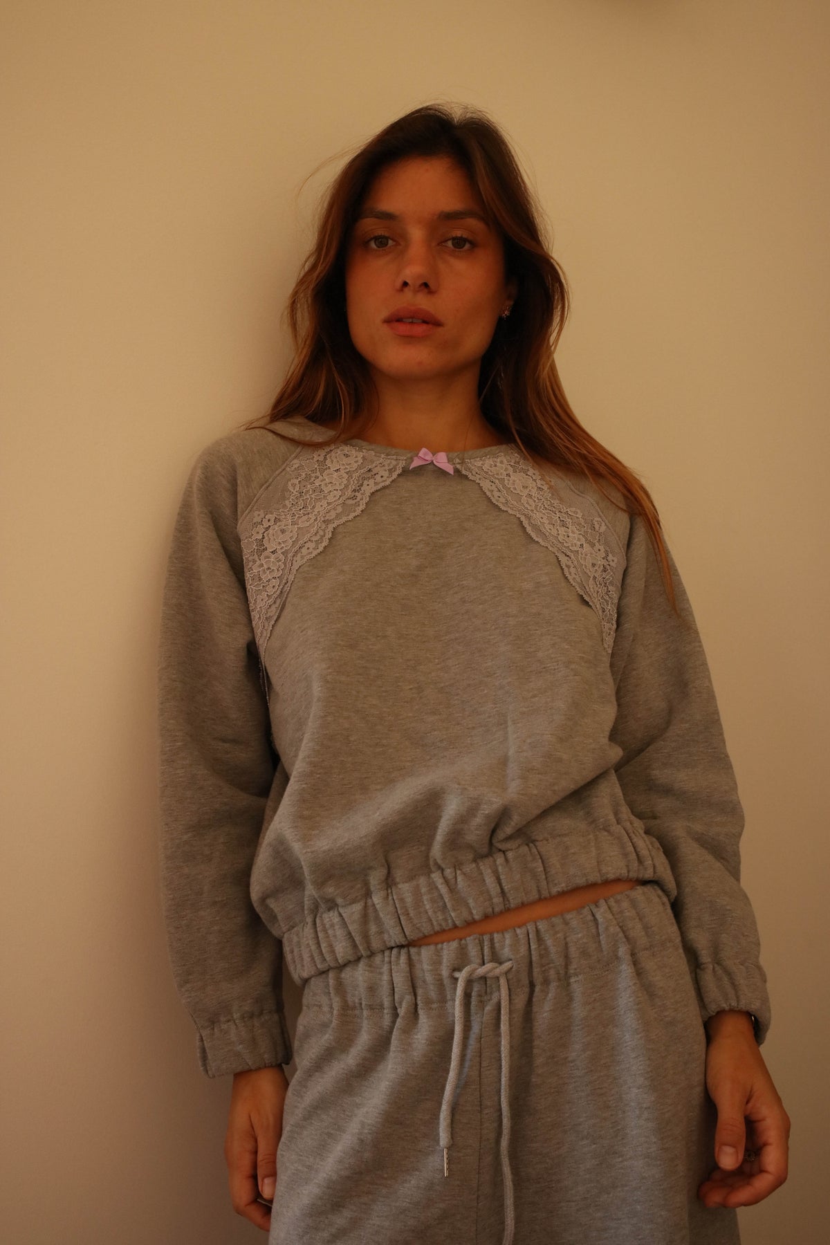 CARLA SWEAT GREY LACE