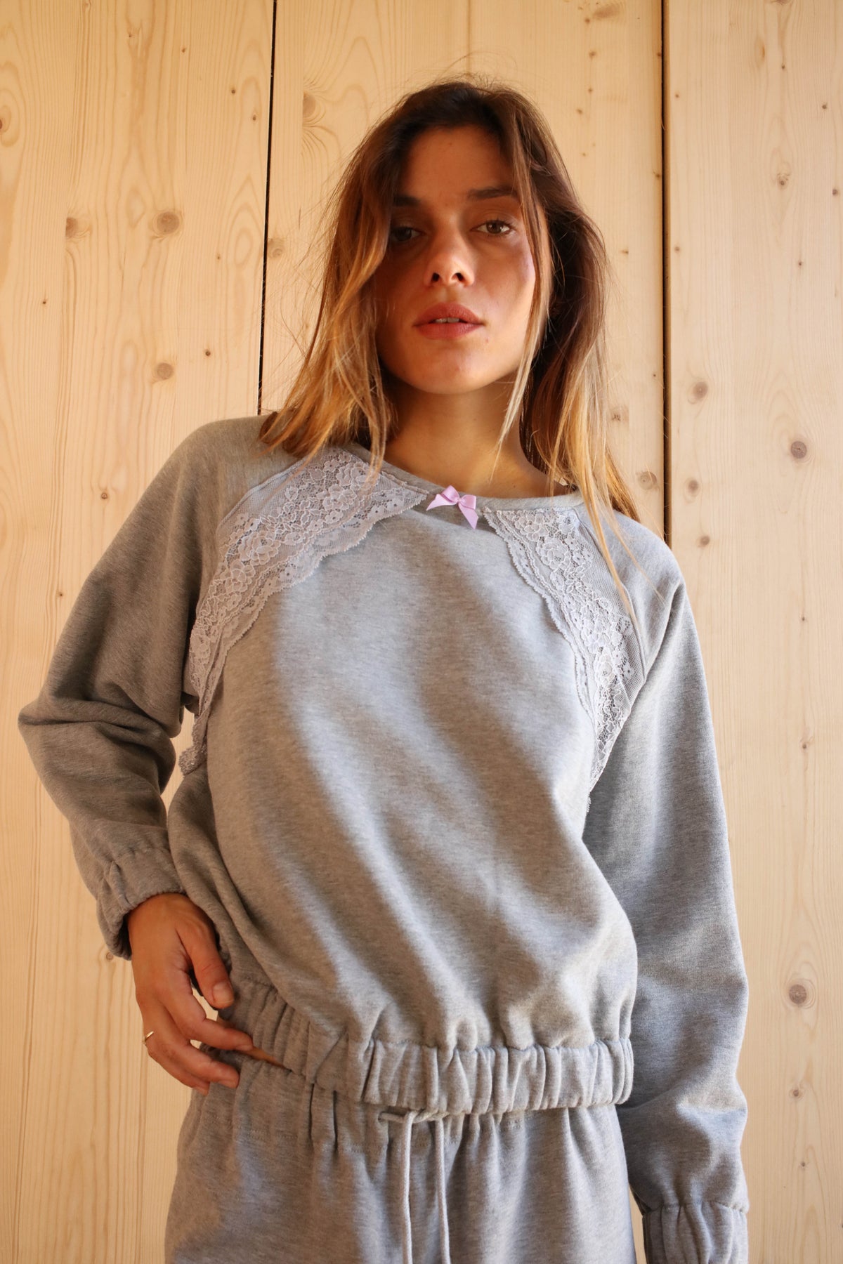 CARLA SWEAT GREY LACE